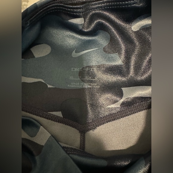 NWT Nike Dri-FIT Mid-Rise Camo Leggings - Size XS - Picture 9 of 10